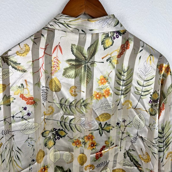 Maggie Barnes Button Down Top Size 32 W Floral Nature Inspired Lightweight Satin - Picture 3 of 10